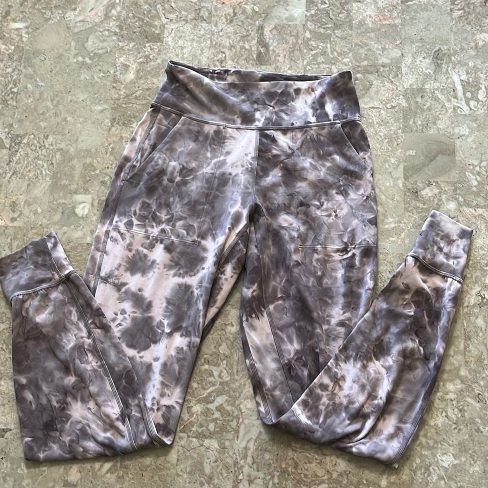 Lululemon Align High-Rise Jogger
Diamond Dye Mink Bery Lunar Rock Shadow Grey 4